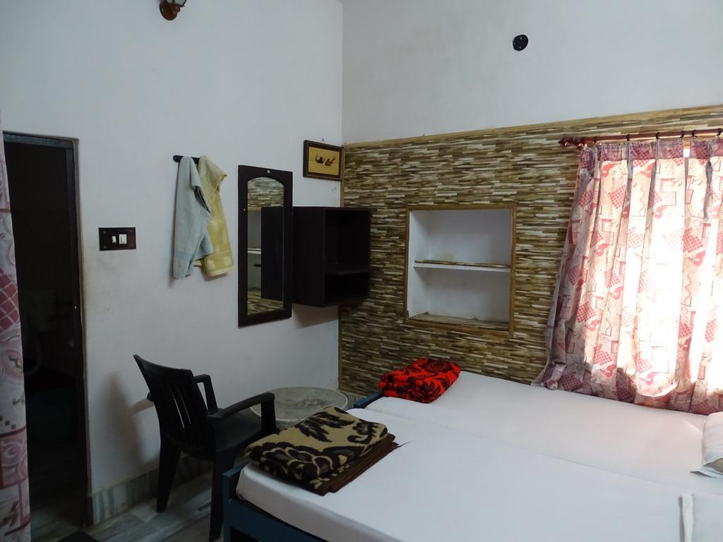 Teerth Guest House Varanasi Room photo