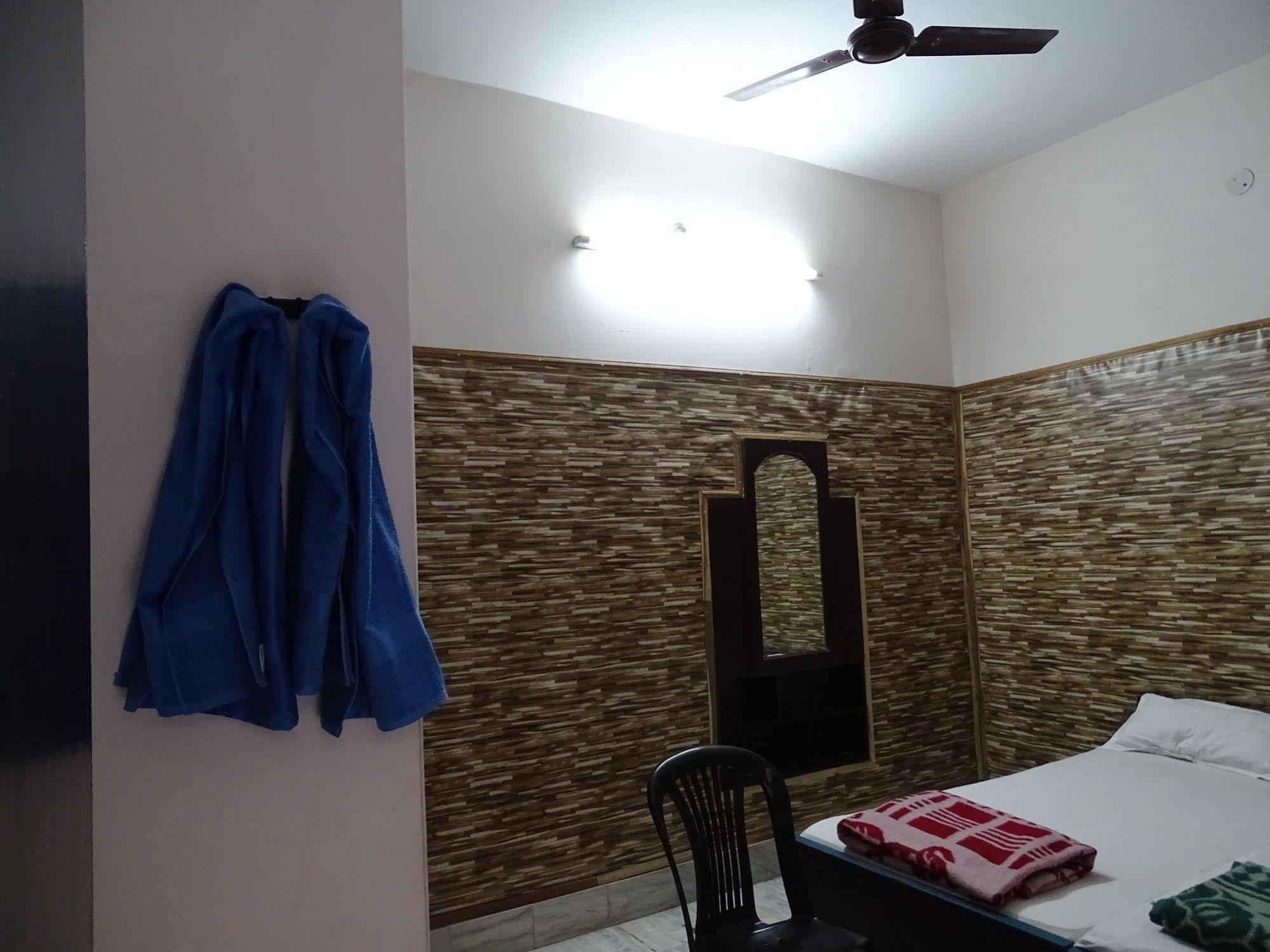 Teerth Guest House Varanasi Exterior photo