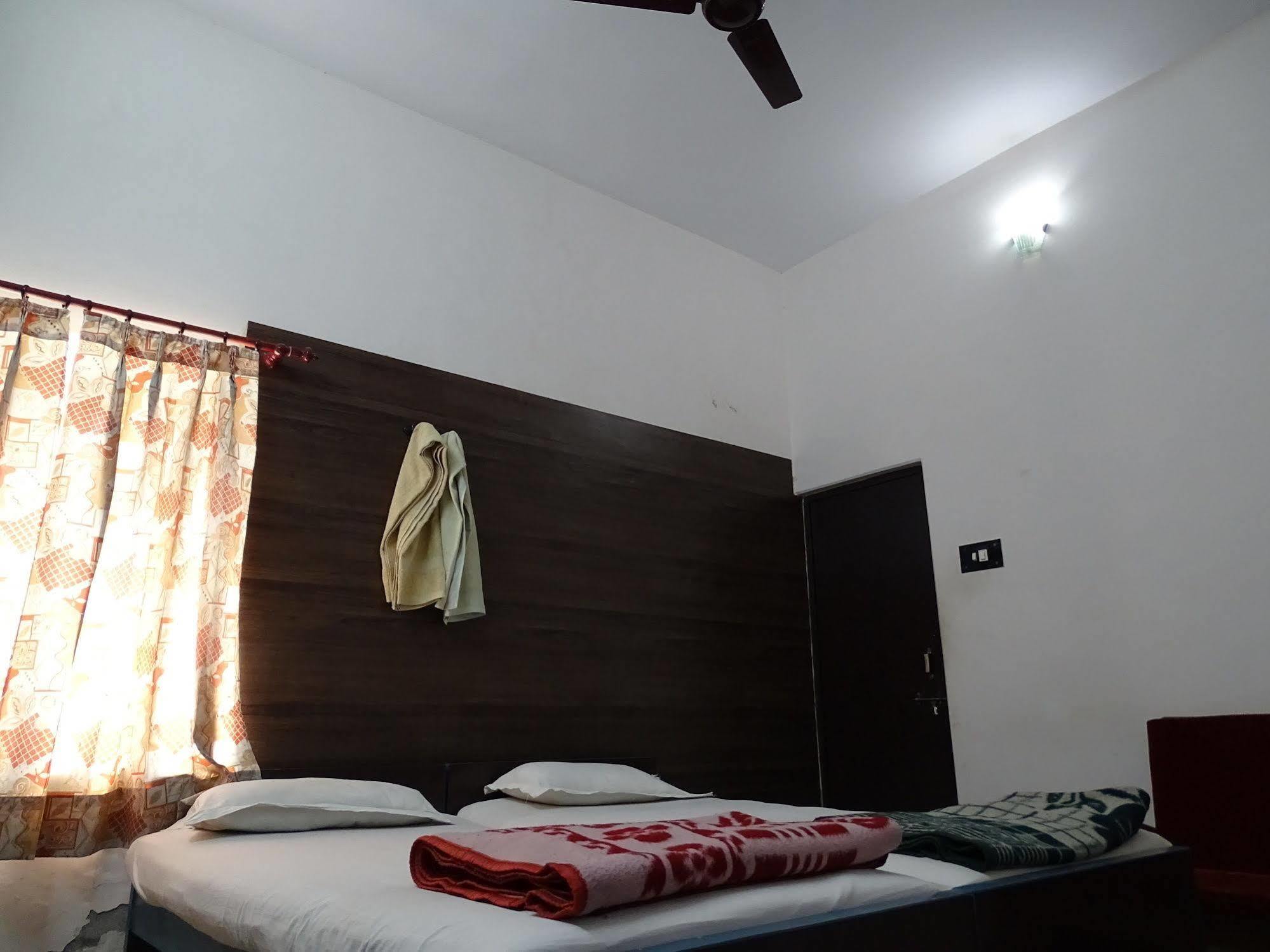 Teerth Guest House Varanasi Exterior photo